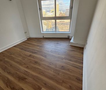 1 Bed Flat, Cascades Tower, E14 - Photo 4