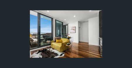In the heart of Northcote with very large balcony! - Photo 4