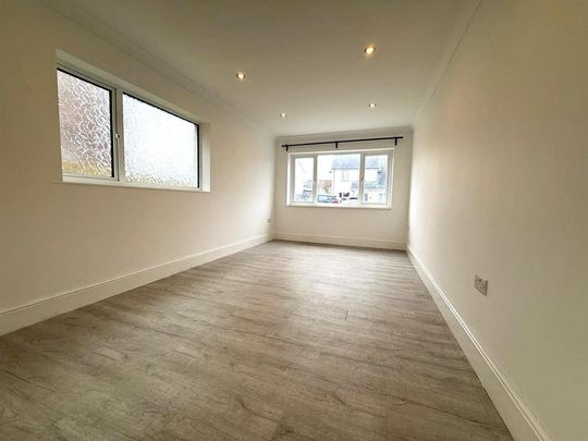 4 bedroom detached house to rent - Photo 1