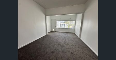 Freestanding 4 Bedroom Home - Photo 4