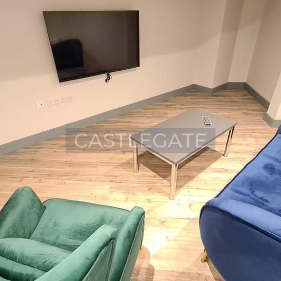 1 bedroom in a flat share to rent - Photo 1