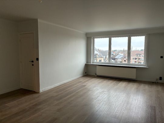 Gerenoveerd appartement met 2 slaapkamers te huur in Waregem - Photo 1