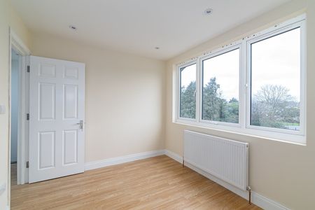 5 Bed Terraced House, Downshall Avenue, IG3 - Photo 5