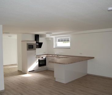 SOUTERRAINWOHNUNG 2,5 RAUM MIT SEPARATEM EINGANG U. EINBAUKÜCHE, - Photo 1