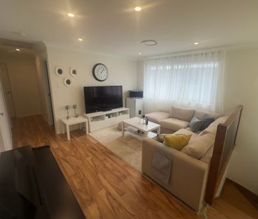 Helensvale - Photo 1