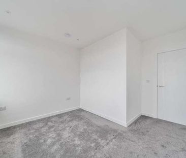 London Road, Staines-upon-thames, TW18 - Photo 4