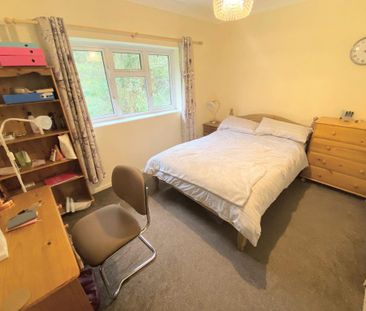 4 bedroom semi-detached house to rent - Photo 4