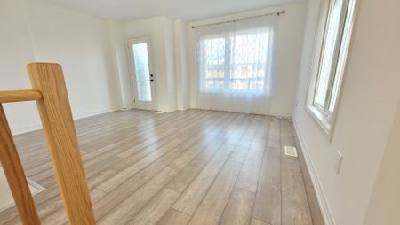 For Lease - 31 Fairlane Avenue, Barrie, Ontario - Photo 2