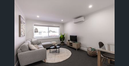 Fully Furnished Modern Apartment - Photo 2