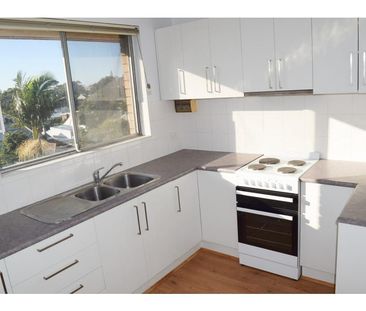 Top-Floor One-Bedroom in the Heart of Enmore - Photo 5