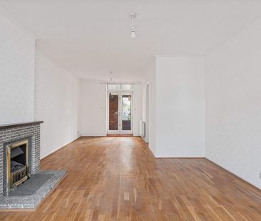 3 bedroom end of terrace house to rent - Photo 1