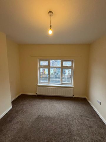 2 Bed Semi-Detached House, Queens Road, CR0 - Photo 2