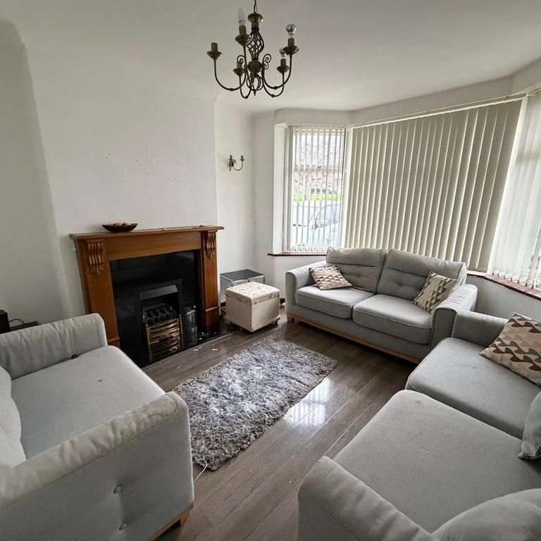 4 bedroom semi-detached house to rent - Photo 1