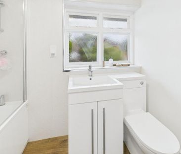 4 bedroom detached house to rent - Photo 3
