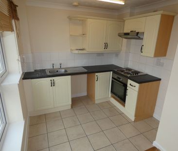 2 bed Apartment - To Let - Photo 4