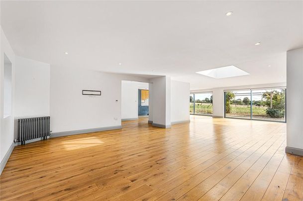 5 bedroom detached house to rent - Photo 1