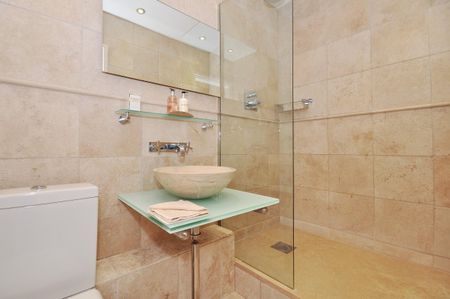 3 bedroom apartment to rent - Photo 2