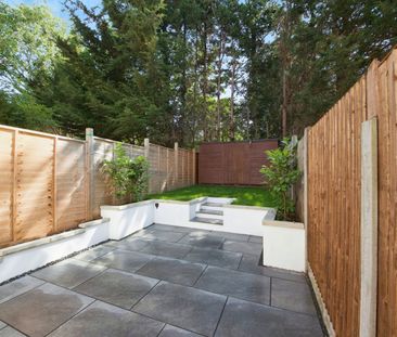 2 Bed Terraced House, Barton Close, NW4 - Photo 4