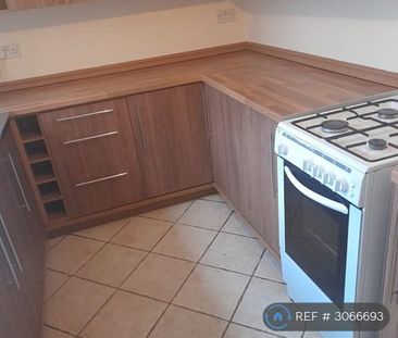 2 bedroom end of terrace house to rent - Photo 3