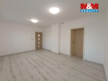 Pronájem bytu 2+1 40 m², V. Burgra 328, Kladno - Fotografie 4