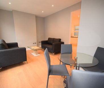 2 bedroom flat to rent - Photo 2