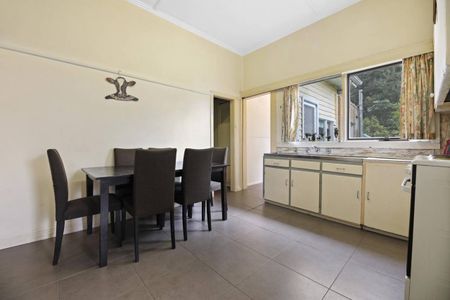 Cosy 3 Bedroom Home With Inner Town Location - Photo 4