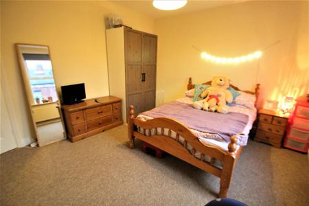 4 bedroom terraced house to rent - Photo 3