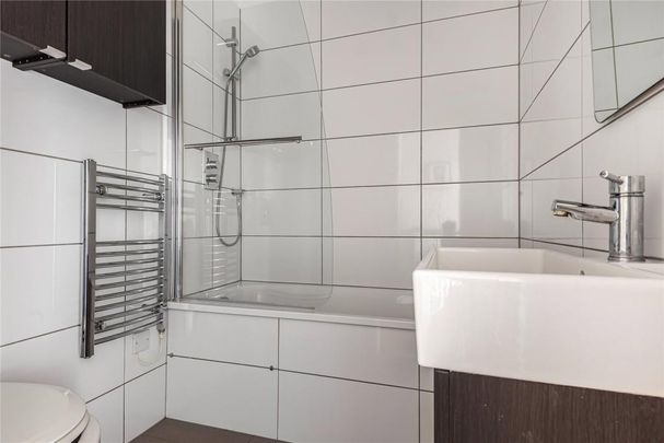 1 Bed Flat, Grand Parade, N4 - Photo 1