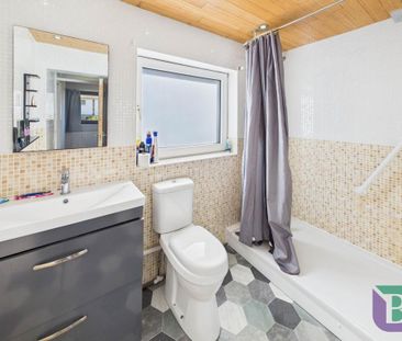 4 bedroom detached house to rent - Photo 6