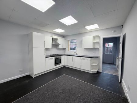 Price £950 pcm - Available Now - Unfurnished - Photo 3