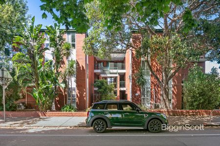 WONDERFULLY POSITIONED & UP-LIFTING APARTMENT - Photo 3