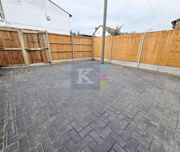 Marshall Drive, Hayes, UB4 - Photo 3