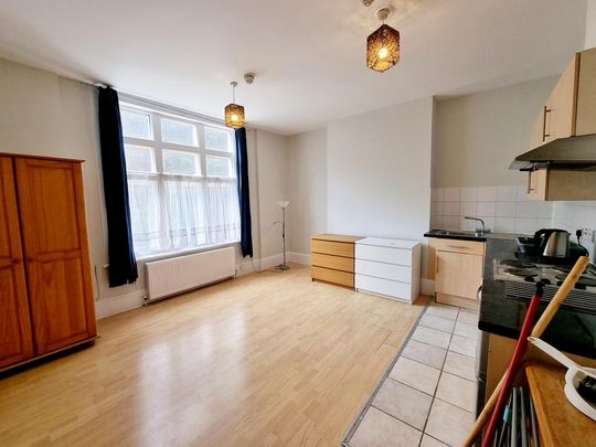 Studio to rent - Photo 1