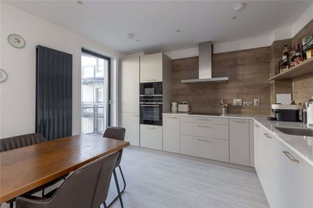 A bright and spacious two bedroom apartment with balcony and parking space in the desirable Old Town area of Edinburgh. - Photo 2