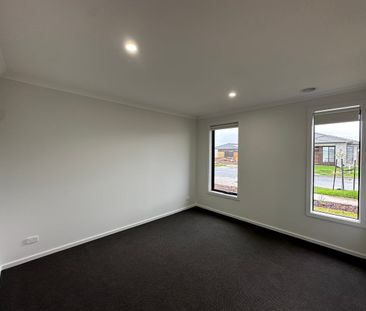 Modern Brand New 4BR Home Perfect for Families – Dual Living + Alfr... - Photo 4