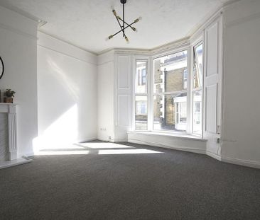 3 bedroom flat to rent - Photo 4