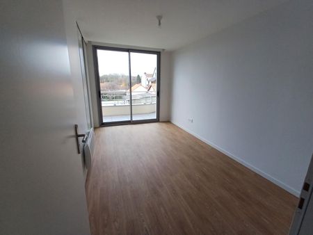 location Appartement T4 DE 102.47m² À LANNEMEZAN - Photo 4