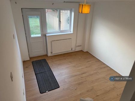 2 bedroom terraced house to rent - Photo 2