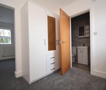 Leeds Road, Robin Hood, Wakefield - Photo 6