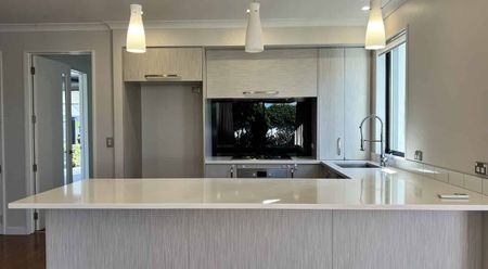 Large three bedroom home Wigram - Photo 2