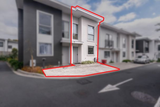 12/32 Dr Taylor Terrace, Johnsonville - Photo 1