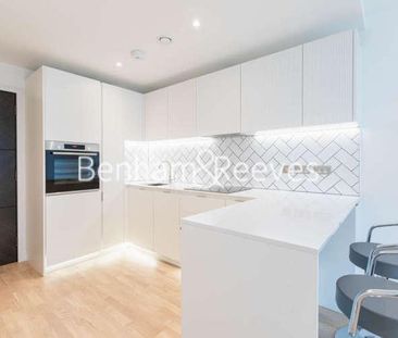 Greenleaf Walk, Southall, UB1 - Photo 3