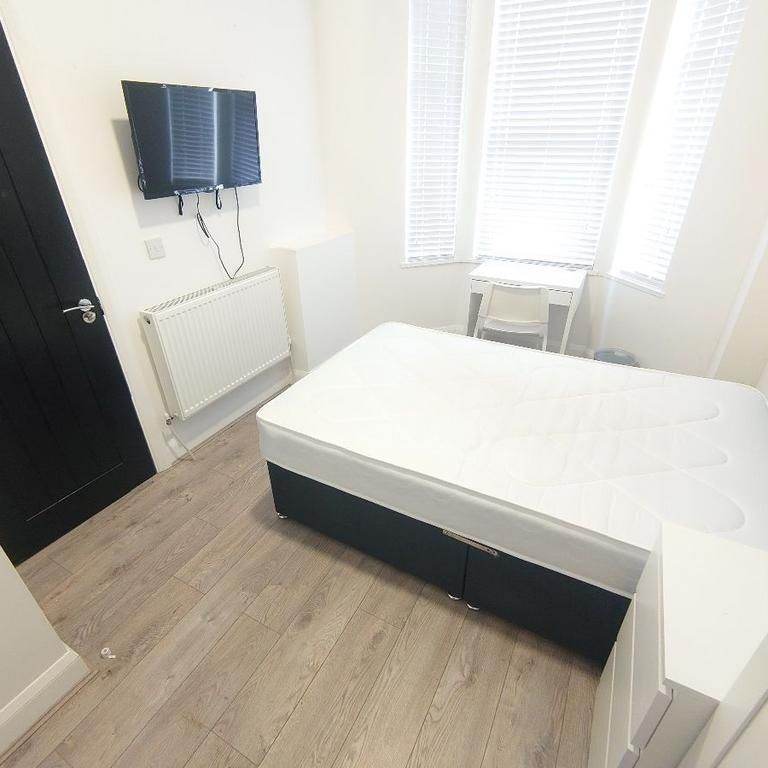 1 bedroom in a house share to rent - Photo 1