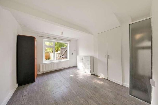 Stanhope Avenue, Finchley, N3 - Photo 1