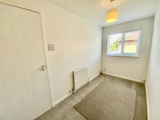 Woodend, Kingswood - Photo 1
