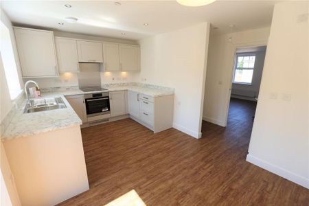 3 bedroom semi-detached house to rent - Photo 4
