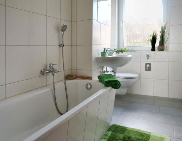 Ideal für kleine Familien! Moderne Ausstattung // Bad mit Wanne // Balkon // Grünes Umfeld! - Foto 1