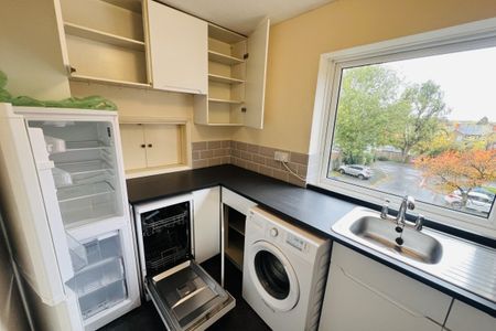 Powney Road, MAIDENHEAD - Photo 3