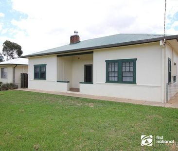 CHARMING HOME IN A CONVENIENT CENTRAL LOCATION - Photo 4