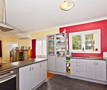 Prime location, Spacious and Stylish Family Home - Photo 6